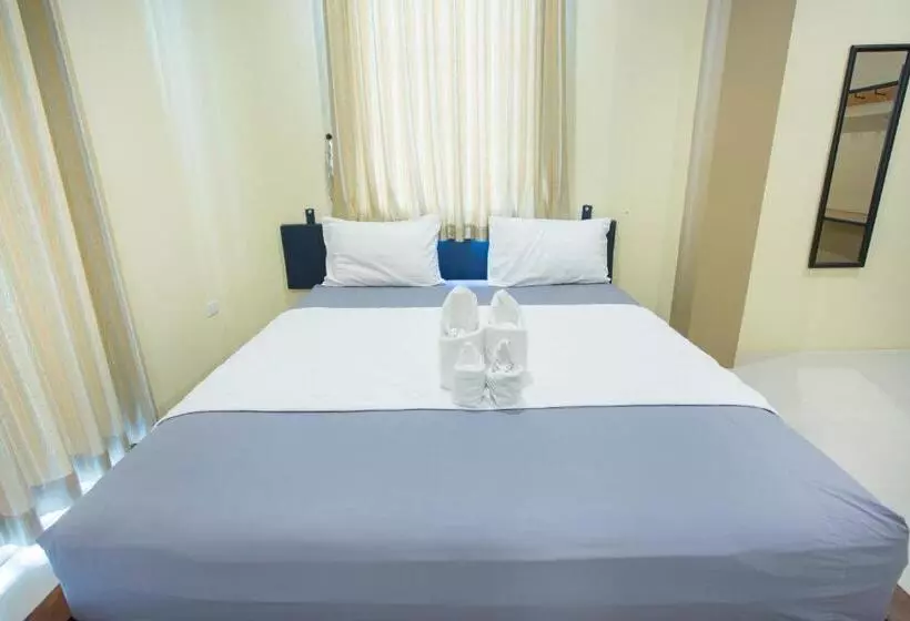 هتل Aura Residence