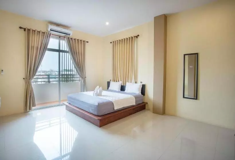 هتل Aura Residence