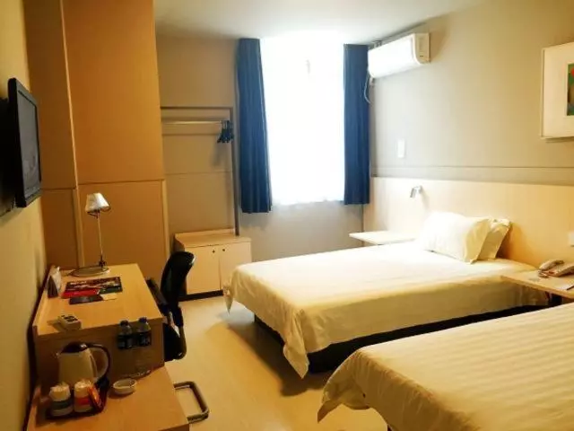 ホテル Jinjiang Inn Guangzhou Sanyuanli Avenue Heyi Street