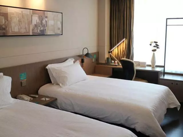 Hotelli Jinjiang Inn Select Xining West Wusi Road New Hualian Square