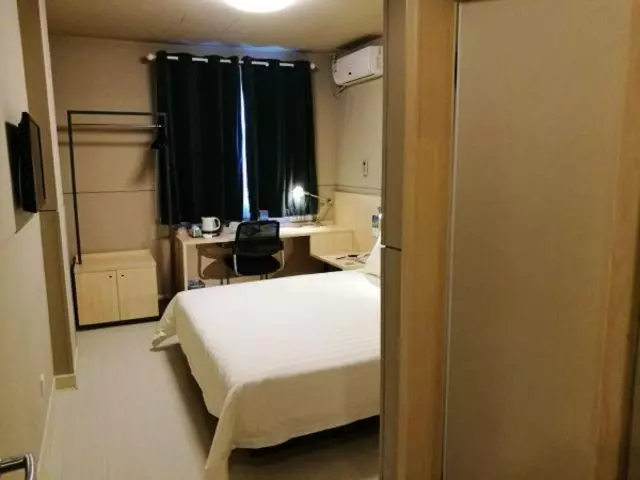 ホテル Jinjiang Inn Shanghai Baoshan Gongfu Xincun Hulan Road Subway Station