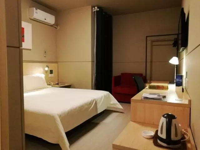ホテル Jinjiang Inn Shanghai Baoshan Gongfu Xincun Hulan Road Subway Station