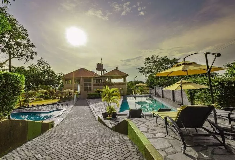 استراحتگاه Santa Maria Hotel Entebbe