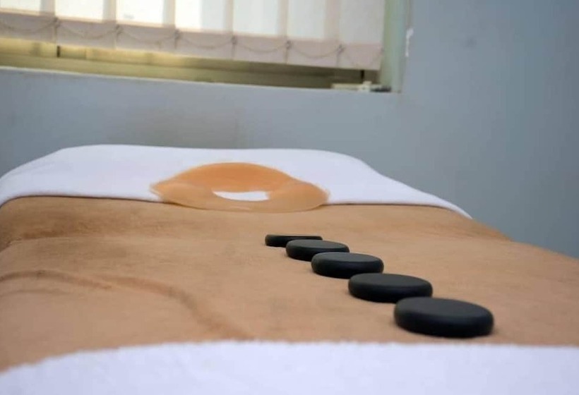 استراحتگاه Santa Maria Hotel Entebbe