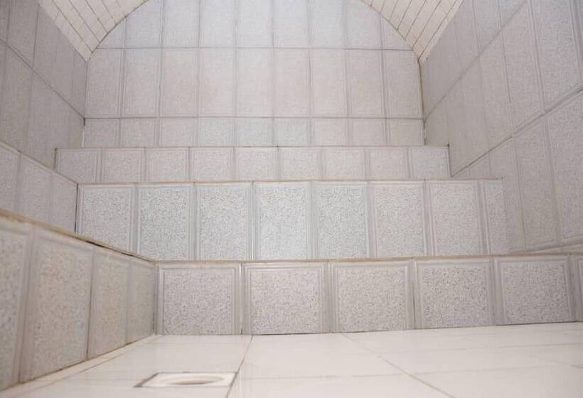 استراحتگاه Santa Maria Hotel Entebbe