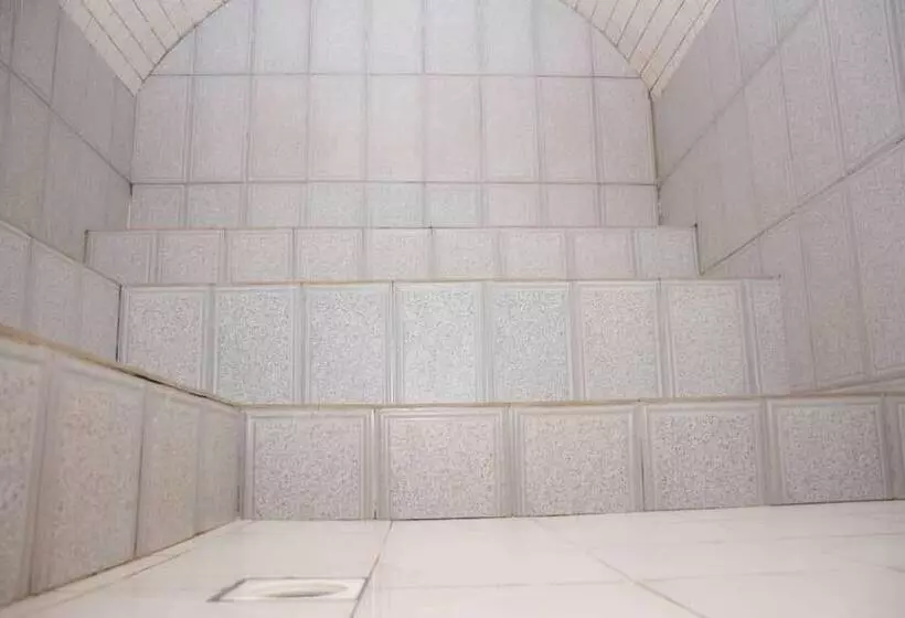 استراحتگاه Santa Maria Hotel Entebbe