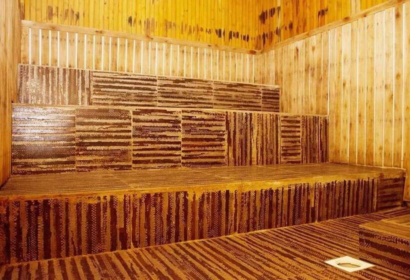 استراحتگاه Santa Maria Hotel Entebbe