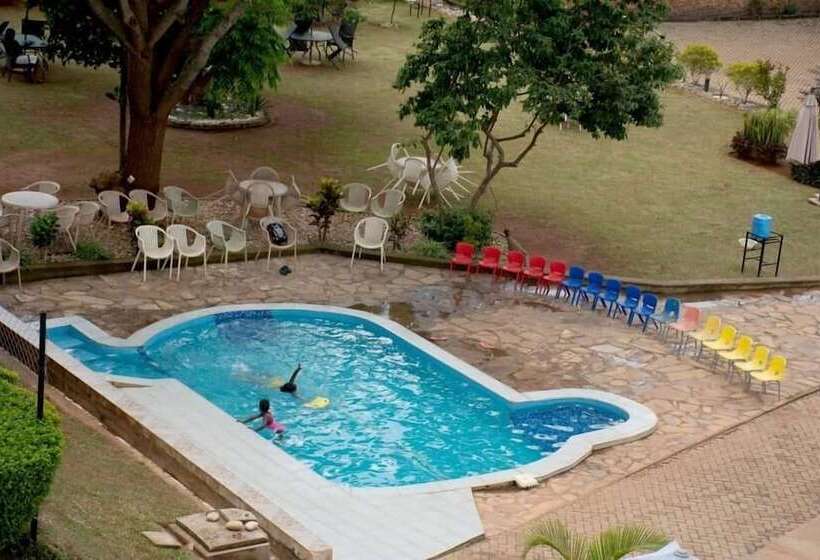 استراحتگاه Santa Maria Hotel Entebbe