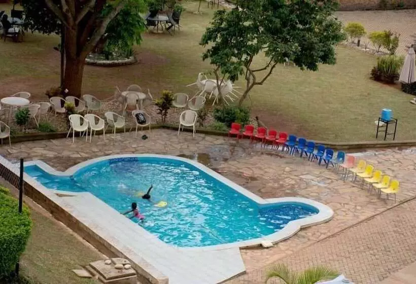 استراحتگاه Santa Maria Hotel Entebbe