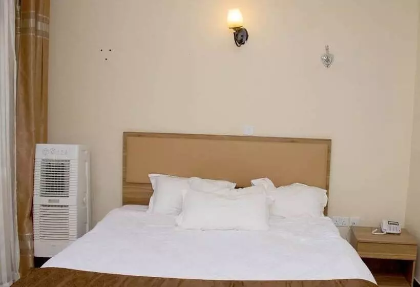 استراحتگاه Santa Maria Hotel Entebbe