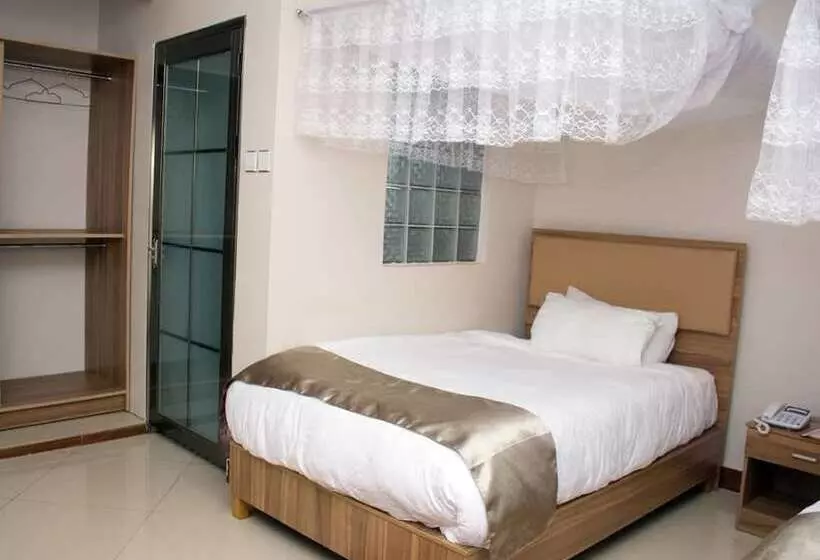 استراحتگاه Santa Maria Hotel Entebbe