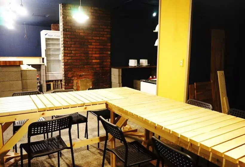 Onna Guesthouse   Hostel