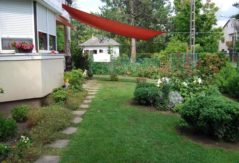 Bed and Breakfast See Vendégház Siófok