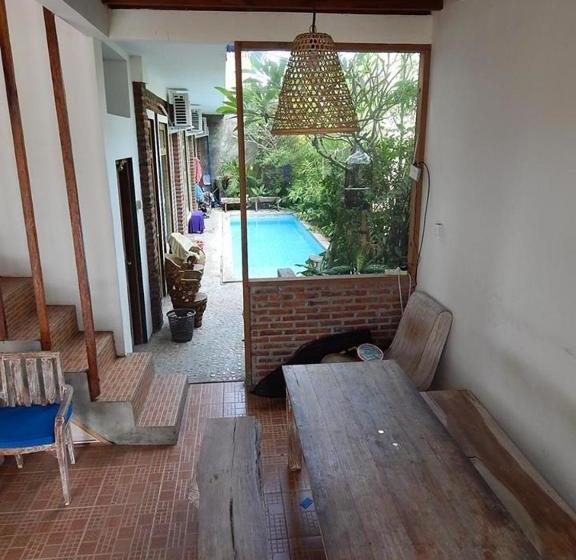 Canggu Fun Beach Surf Hostel