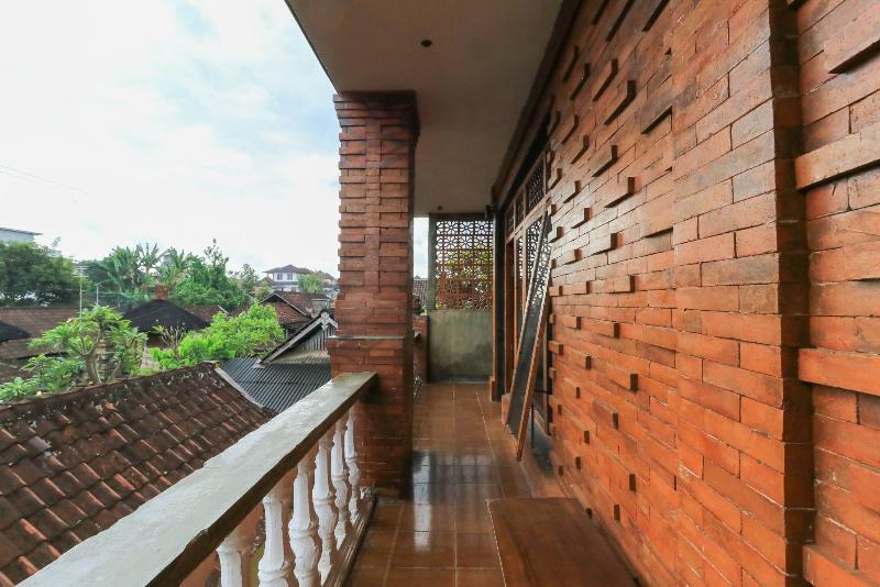 Halaman Depan Hostel