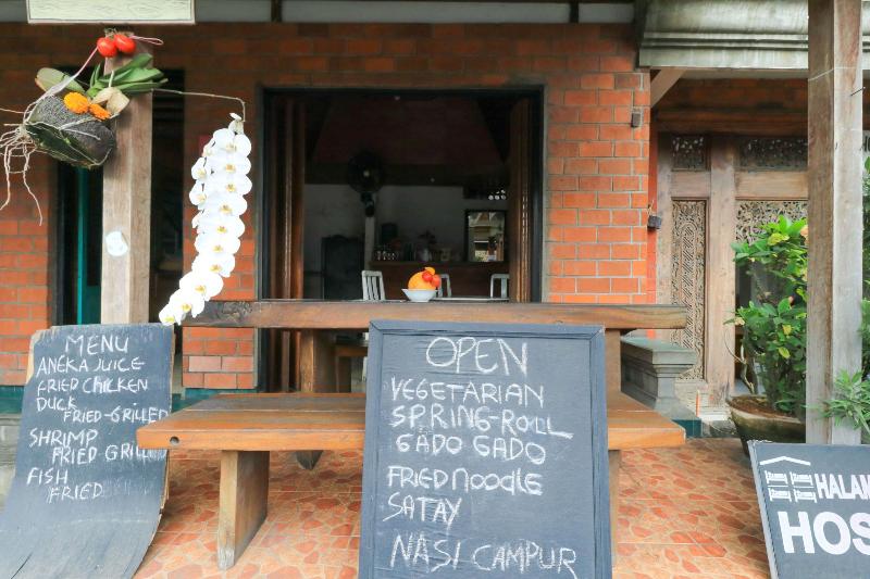 Halaman Depan Hostel