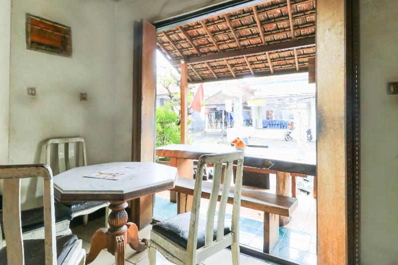 Halaman Depan Hostel