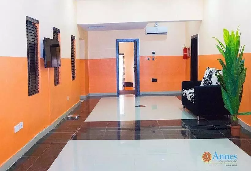 هتل Annes Luxury Suites Ltd