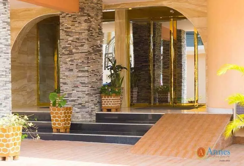 هتل Annes Luxury Suites Ltd