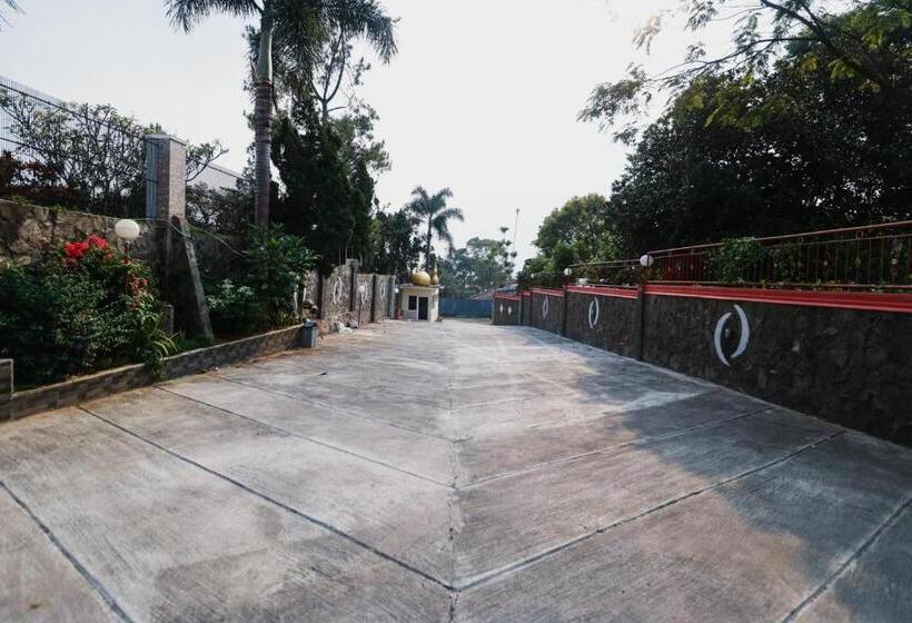 Capital O Hotel Andalus Cibogo Puncak