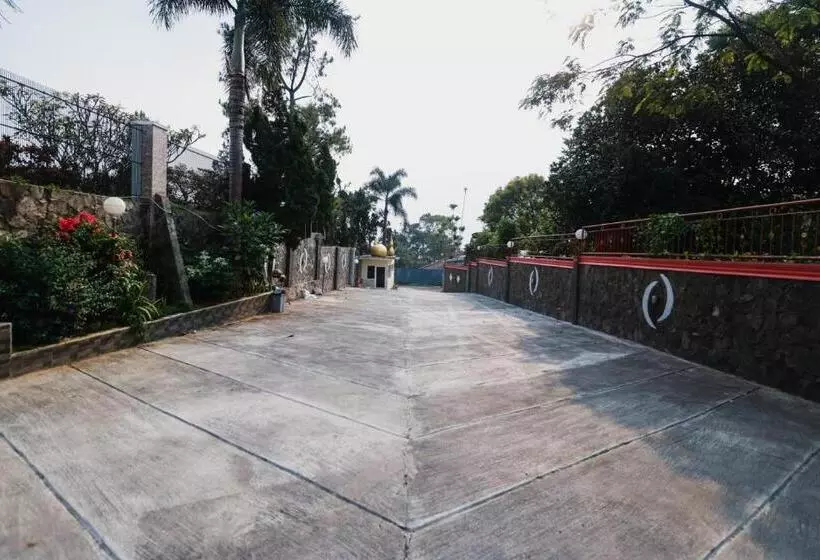 Capital O Hotel Andalus Cibogo Puncak