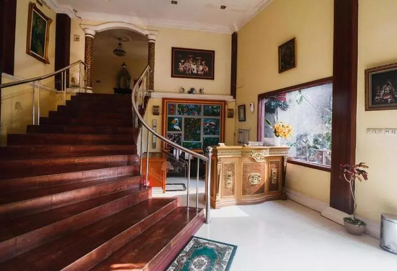 Capital O Hotel Andalus Cibogo Puncak