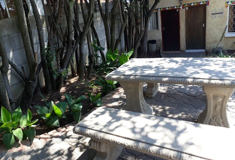 Accoustix Backpackers Hostel