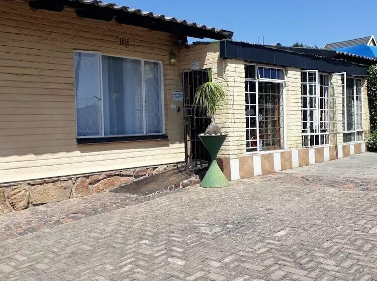 Accoustix Backpackers Hostel