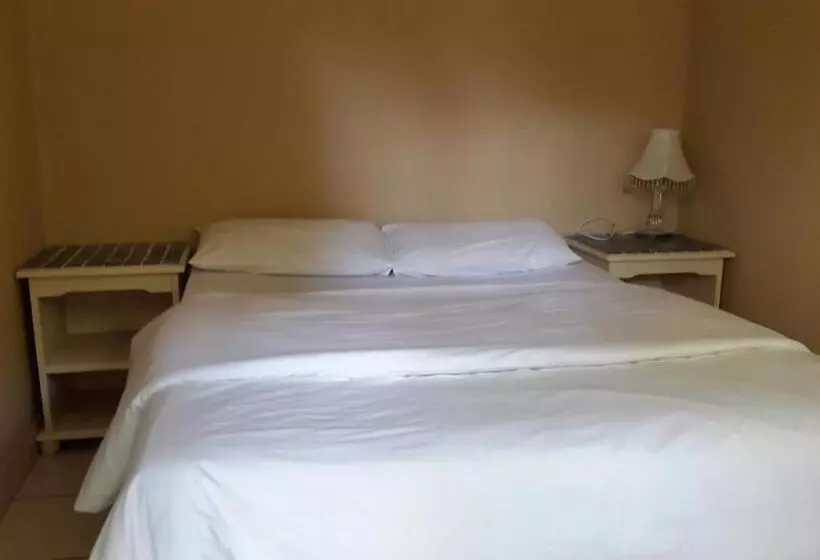 Accoustix Backpackers Hostel