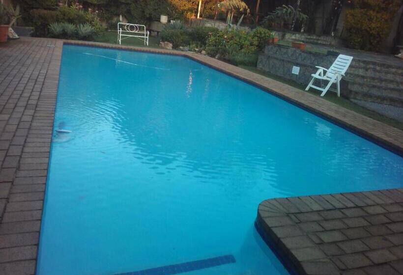 Accoustix Backpackers Hostel