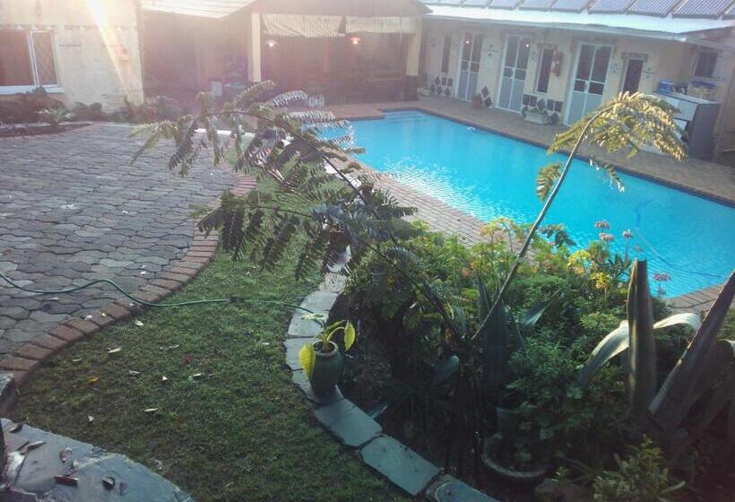 Accoustix Backpackers Hostel