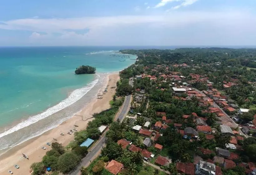 تختخواب و صبحانه Nuvin Beach