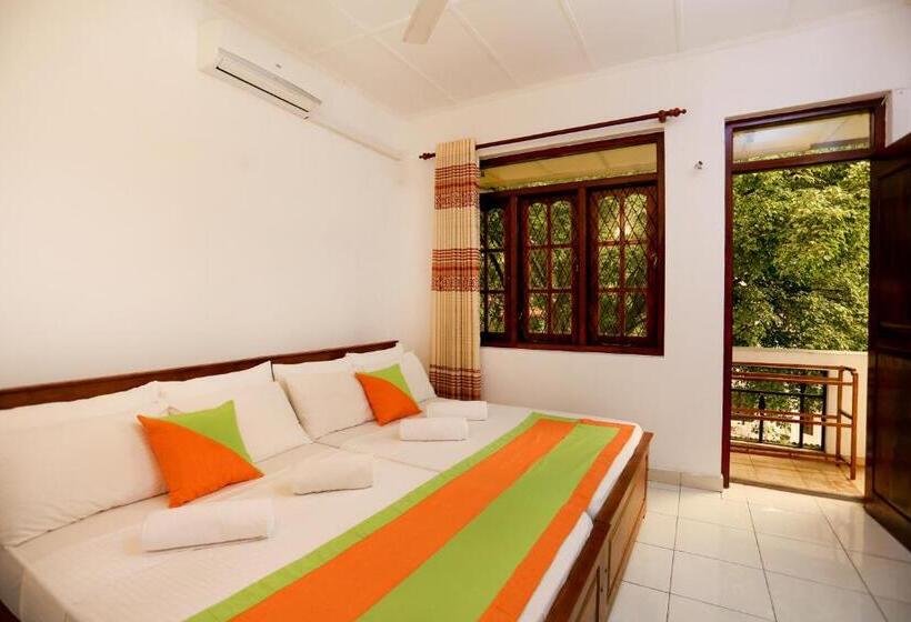 Отель Citrus Cafe & Restaurant