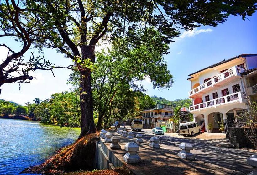 Отель Citrus Cafe & Restaurant