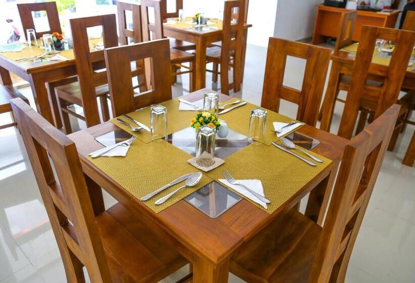 Отель Citrus Cafe & Restaurant