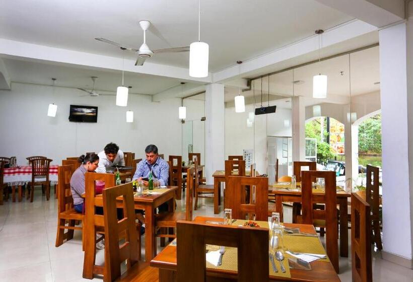 Отель Citrus Cafe & Restaurant