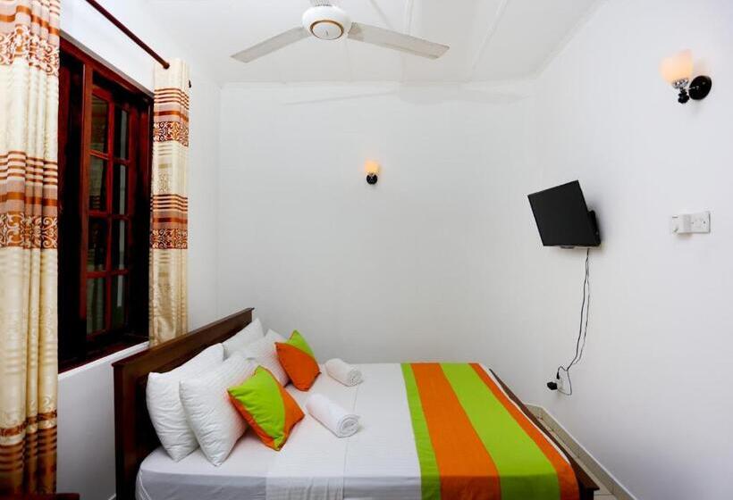 Отель Citrus Cafe & Restaurant