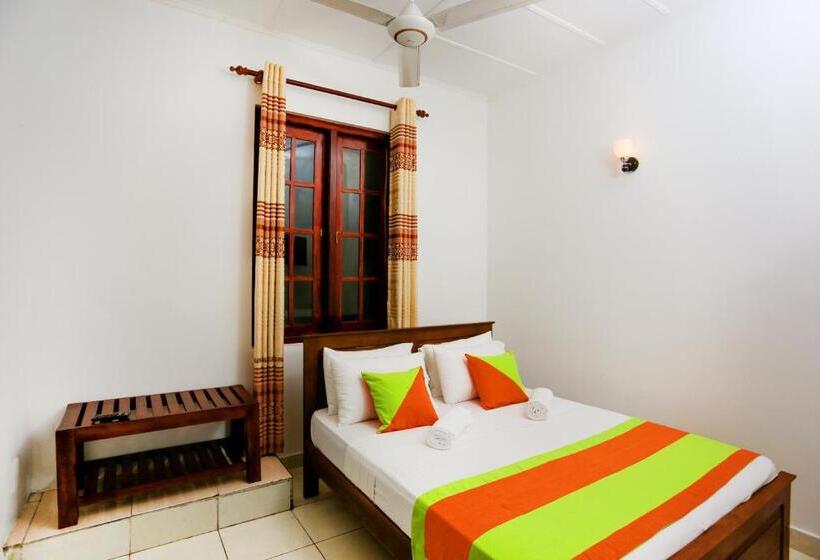 Отель Citrus Cafe & Restaurant