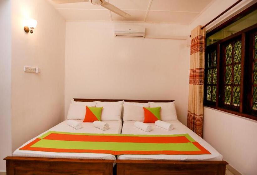 Отель Citrus Cafe & Restaurant