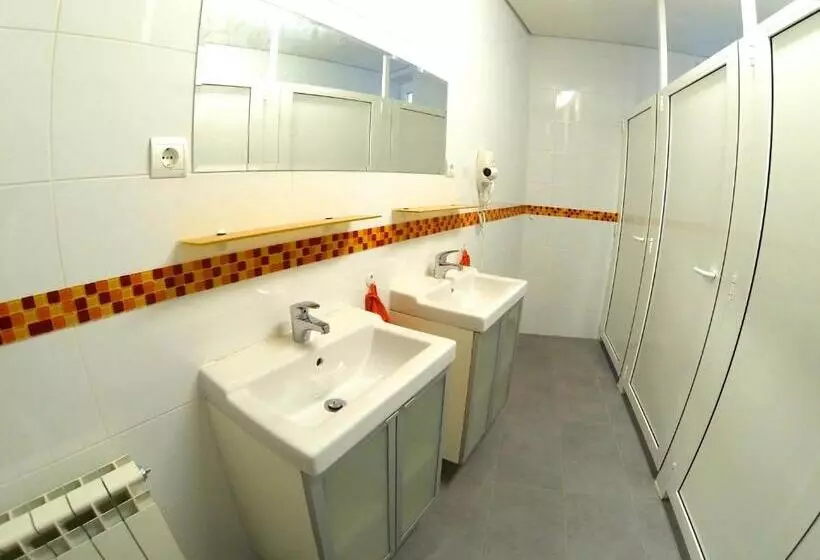 Leon Hostel