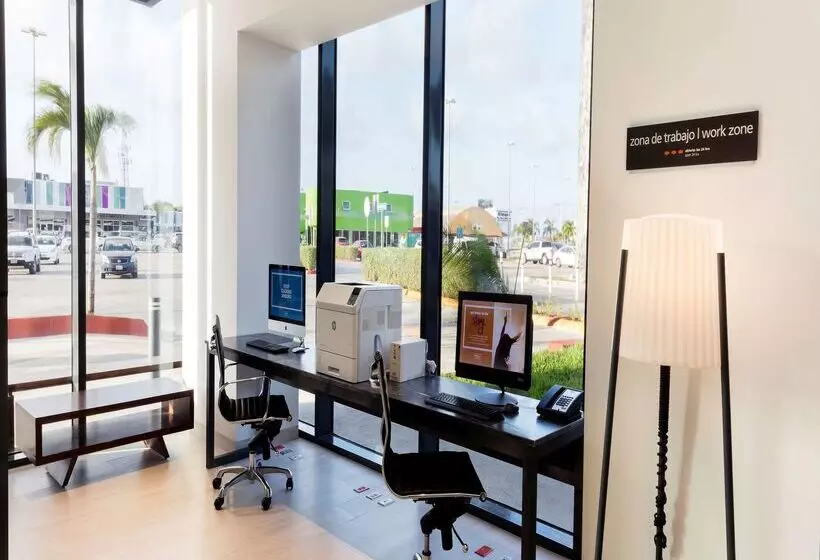 ホテル Hampton Inn By Hilton Cancun Cumbres