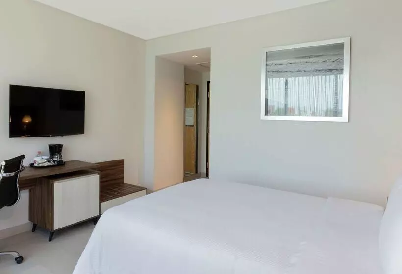 ホテル Hampton Inn By Hilton Cancun Cumbres