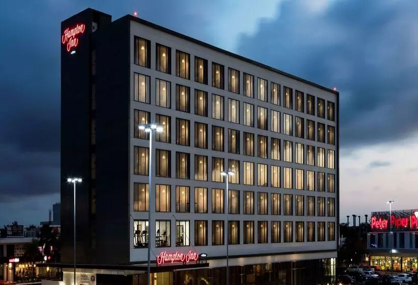 ホテル Hampton Inn By Hilton Cancun Cumbres