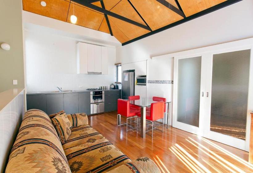 בית מלון כפרי Newcastle Harbourside Terraces