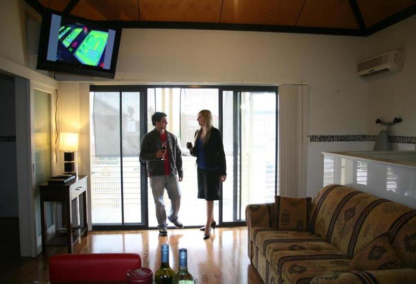 בית מלון כפרי Newcastle Harbourside Terraces