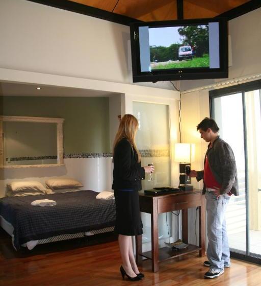 בית מלון כפרי Newcastle Harbourside Terraces