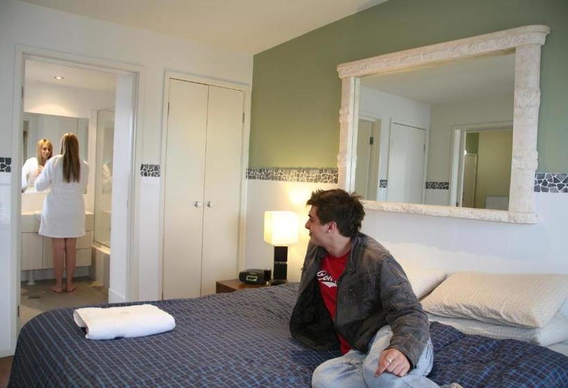 בית מלון כפרי Newcastle Harbourside Terraces