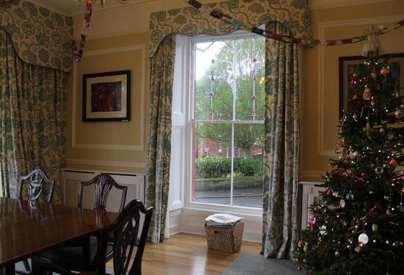 ベッドアンドブレックファースト Bank House B And B