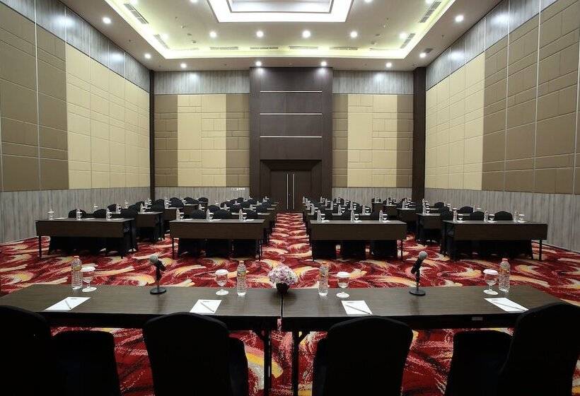 Bigland Hotel & Convention Sentul