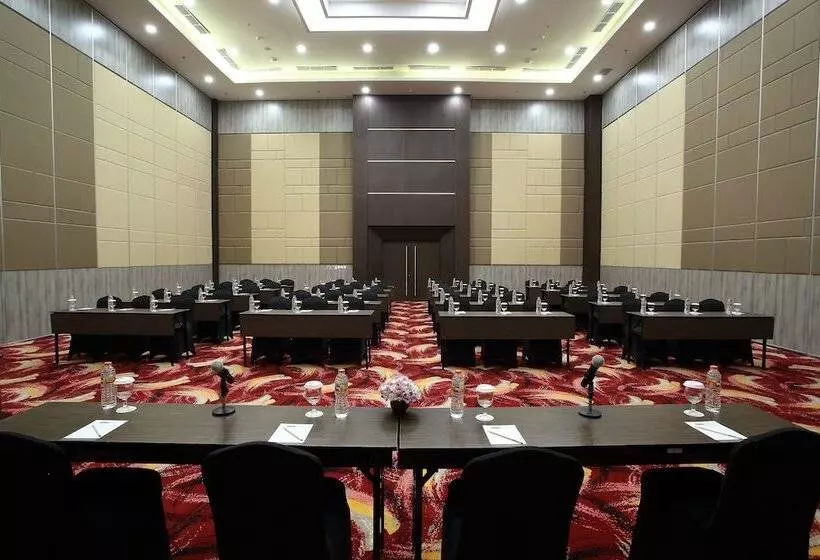 Bigland Hotel & Convention Sentul